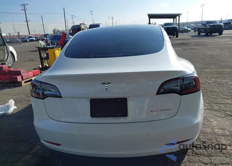 2022 Tesla Model 3 Long Range Dual Motor All-Wheel Drive z USA, uszkodzony, nr VIN 5YJ3E1EB9NF183244